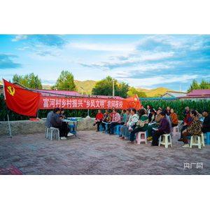 巴林左旗：农闲夜校开讲 草原书屋润养乡风