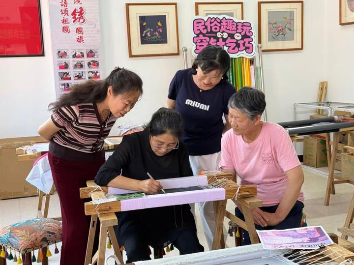 霍林郭勒：一针一线绣出“邻里情”