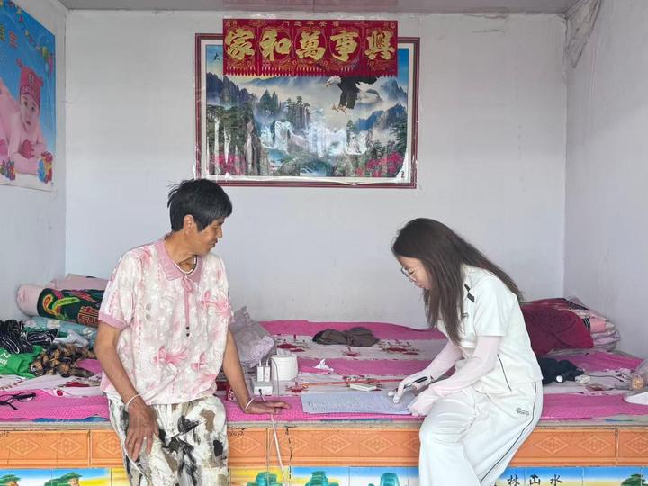 巴林左旗十三敖包镇：脚步踏遍农家院 件件实事暖民心